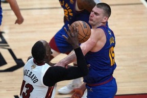 满冠体育手机版-奥斯塔瑞队在比赛中展现团队合作