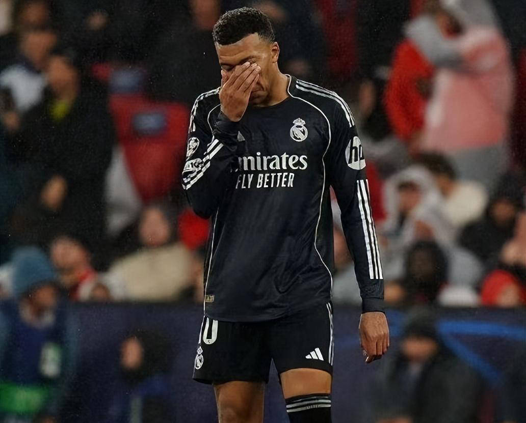 包含皇马在欧冠比赛中遭遇不利局面的词条